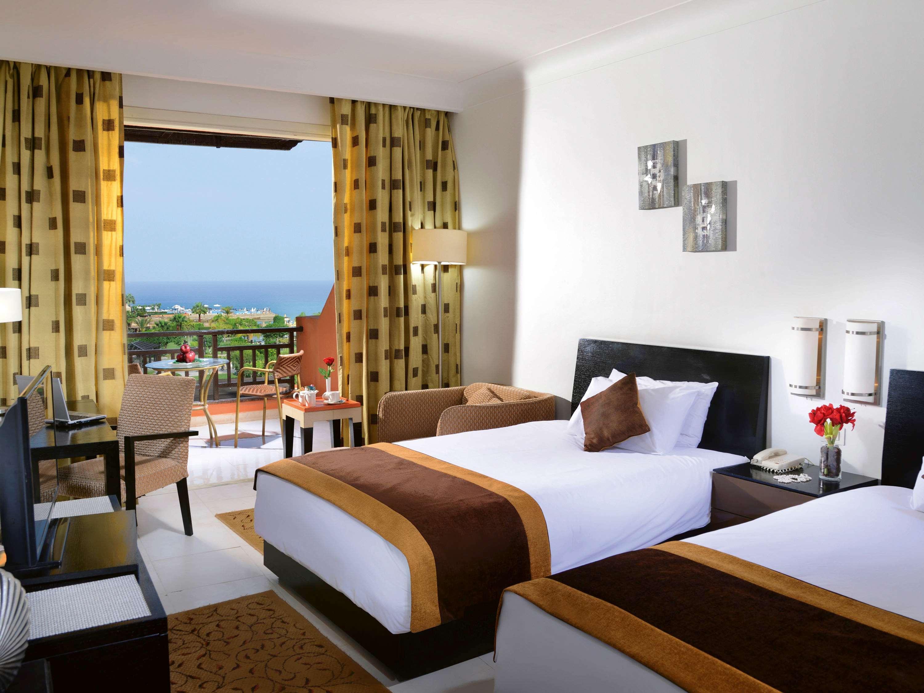 Moevenpick Resort El Sokhna Ain Sukhna Exterior foto A room at the hotel