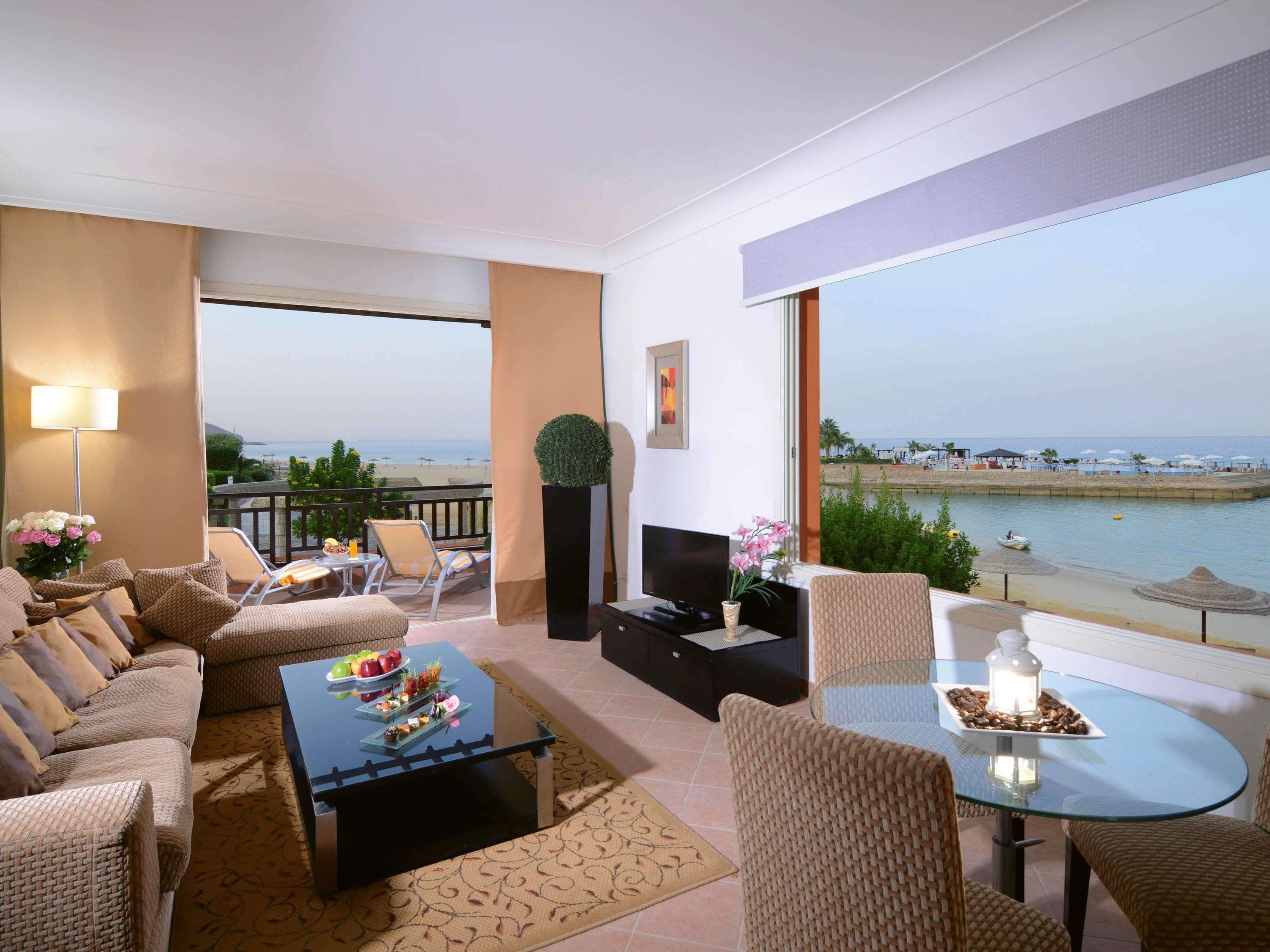 Moevenpick Resort El Sokhna Ain Sukhna Exterior foto A living room in a luxury apartment