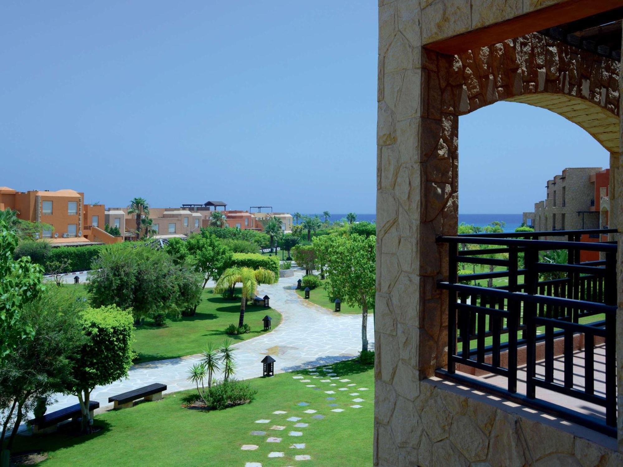 Moevenpick Resort El Sokhna Ain Sukhna Exterior foto View of the campus