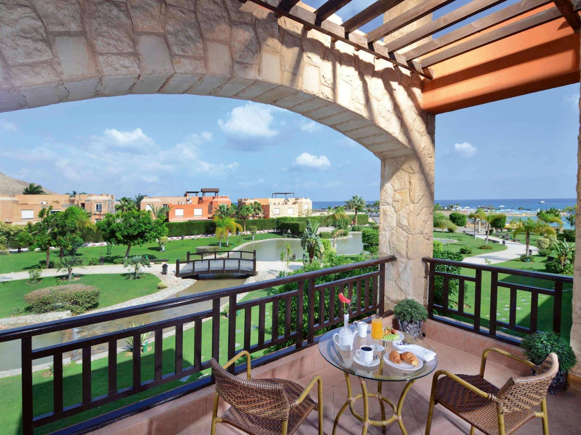 Moevenpick Resort El Sokhna Ain Sukhna Exterior foto View from a balcony
