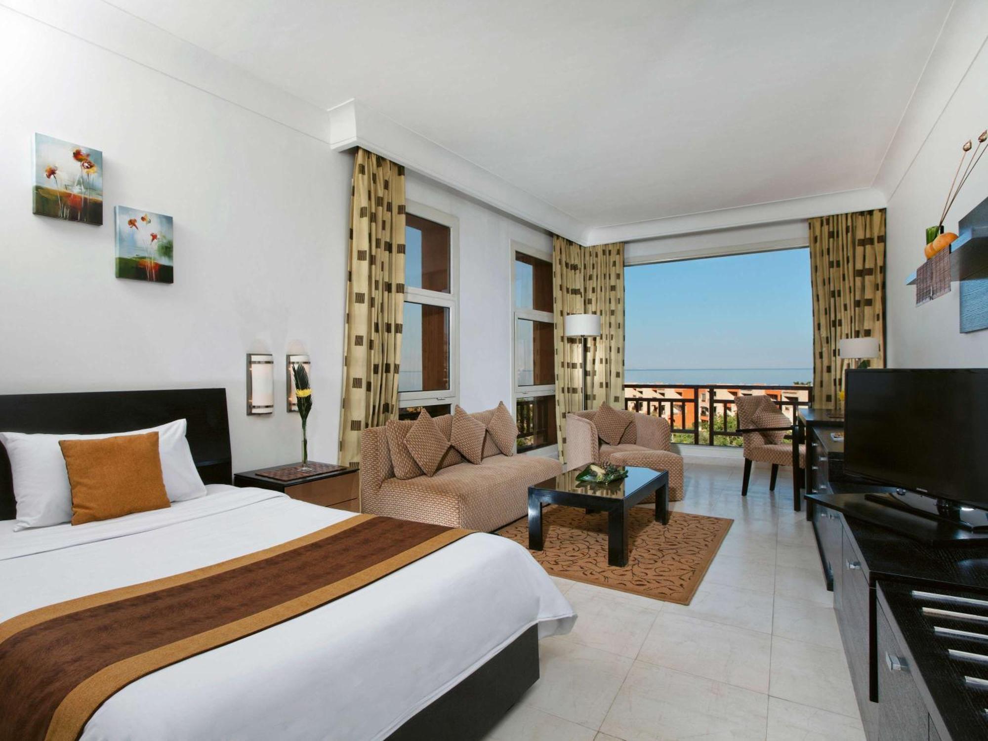 Moevenpick Resort El Sokhna Ain Sukhna Exterior foto A room at the hotel