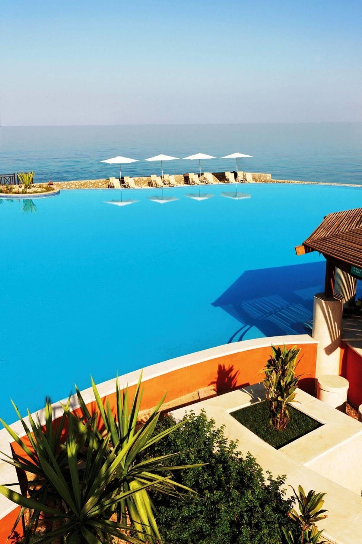Moevenpick Resort El Sokhna Ain Sukhna Exterior foto Infinity pool at the Sheraton Sharm Resort